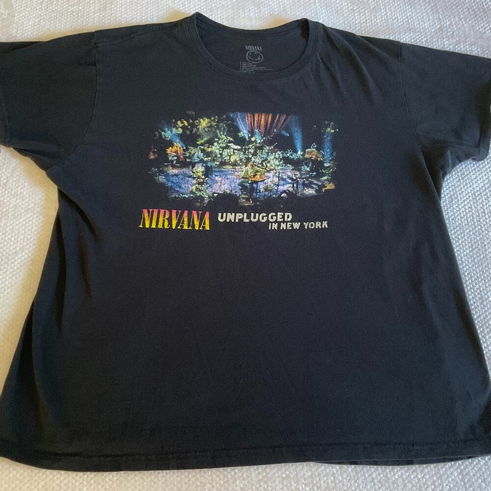 Nirvana Unplugged in NY Cobain Grunge Rock Band Graphic Shirt in Men's Size XL